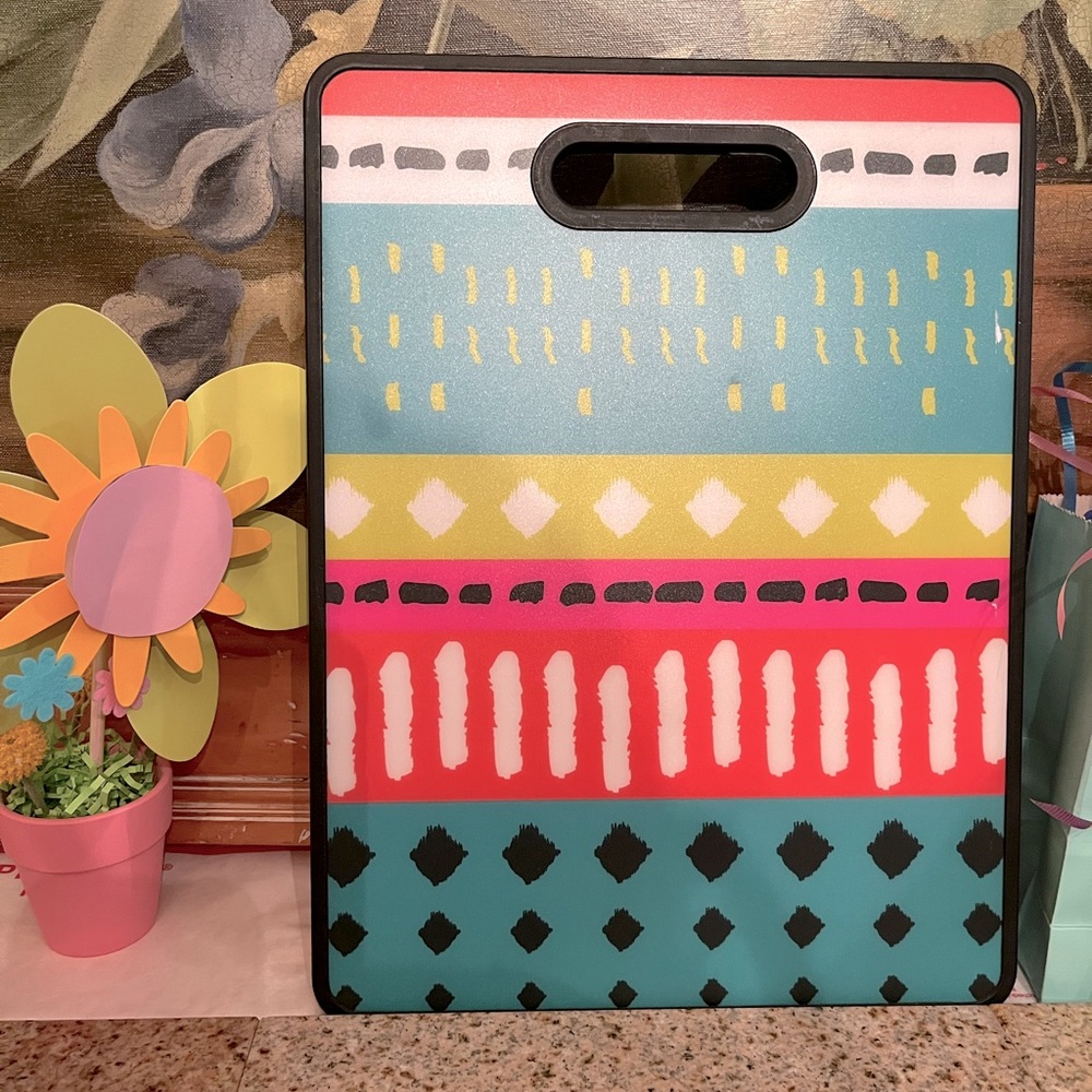 ABSTRACT PRINT CUTTING BOARD
